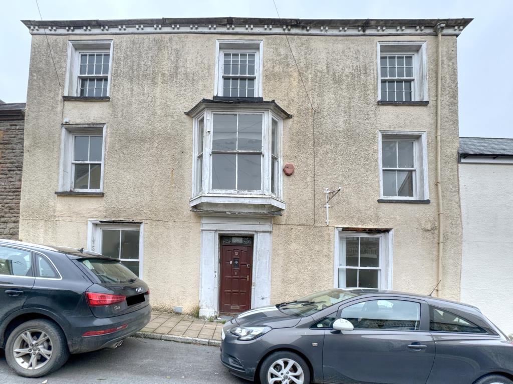 Lot: 50 - SPACIOUS THREE STOREY FORMER DENTIST SURGERY - Front of the property